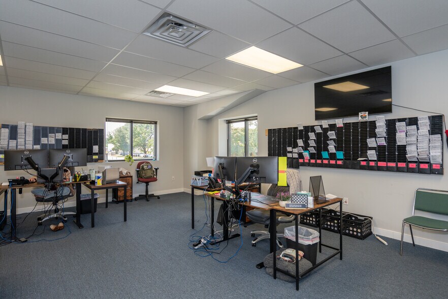 More Photos Of 10015 Lickinghole Rd, Ashland Warehouse For Sale