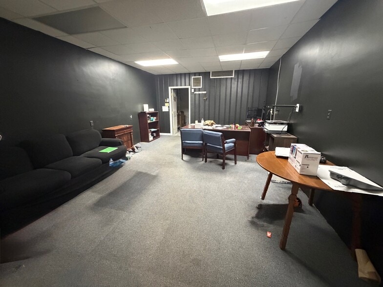 More Photos Of 1983-1999 Harrodsburg Rd, Lexington Unknown For Lease