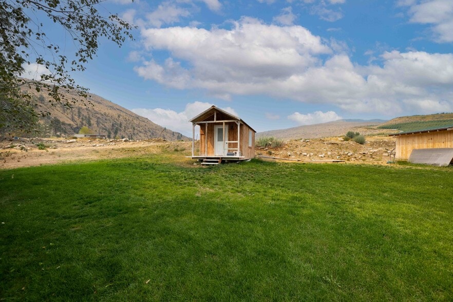 More Photos Of 385 State Route 153, Pateros, WA 98846, USA, Pateros Specialty For Sale