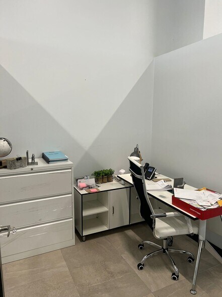 More Photos Of 2324 Jacaman Rd, Laredo Storefront Retail Office For Lease