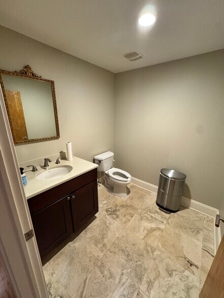 More Photos Of 2720 Gregory St, Savannah Light Distribution For Lease