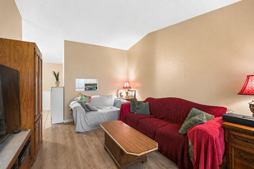 More Photos Of 3132 Bloomingdale Villas Ct, Brandon Apartments For Sale