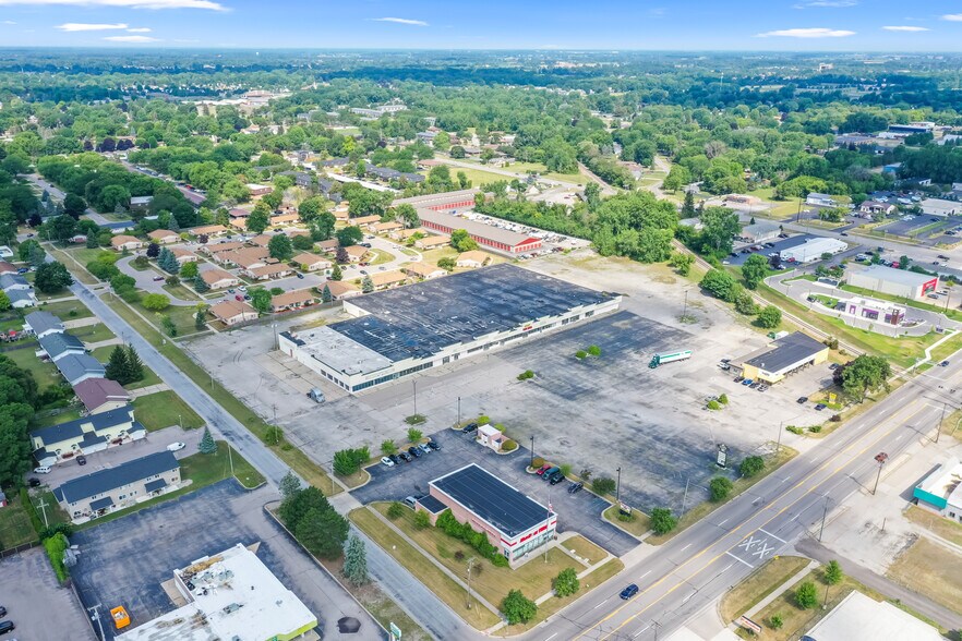 More Photos Of 2865-2885 Bay Rd, Saginaw Freestanding For Sale