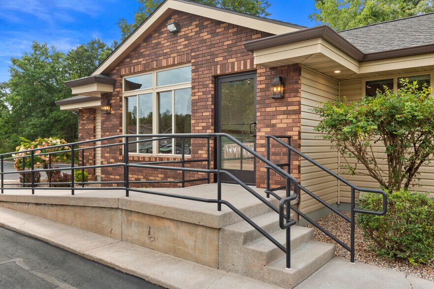 More Photos Of 3210 Post Rd, Stevens Point Office For Lease
