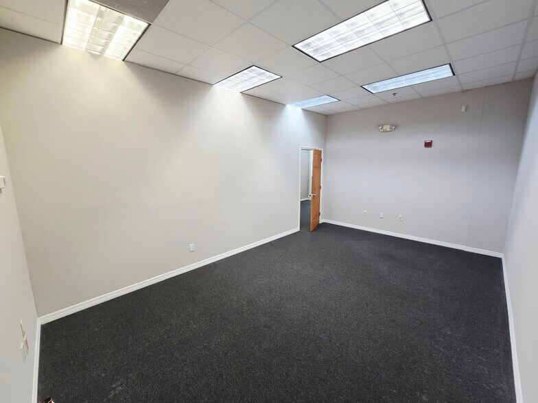 More Photos Of 1277 N Semoran Blvd, Orlando Office For Lease