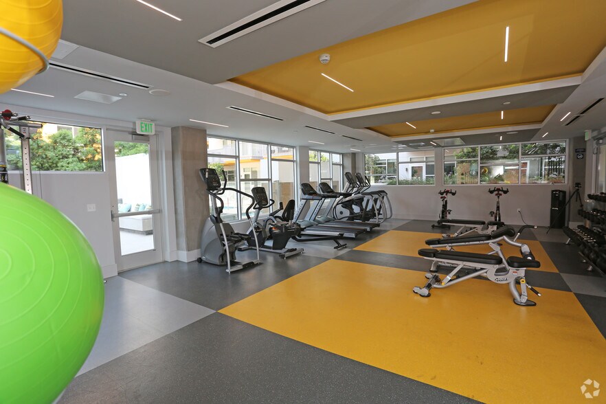 More Photos Of 424 W Pico Blvd, Los Angeles Apartments For Lease