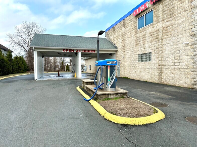 More Photos Of 590 Spring St, Windsor Locks Auto Repair For Sale
