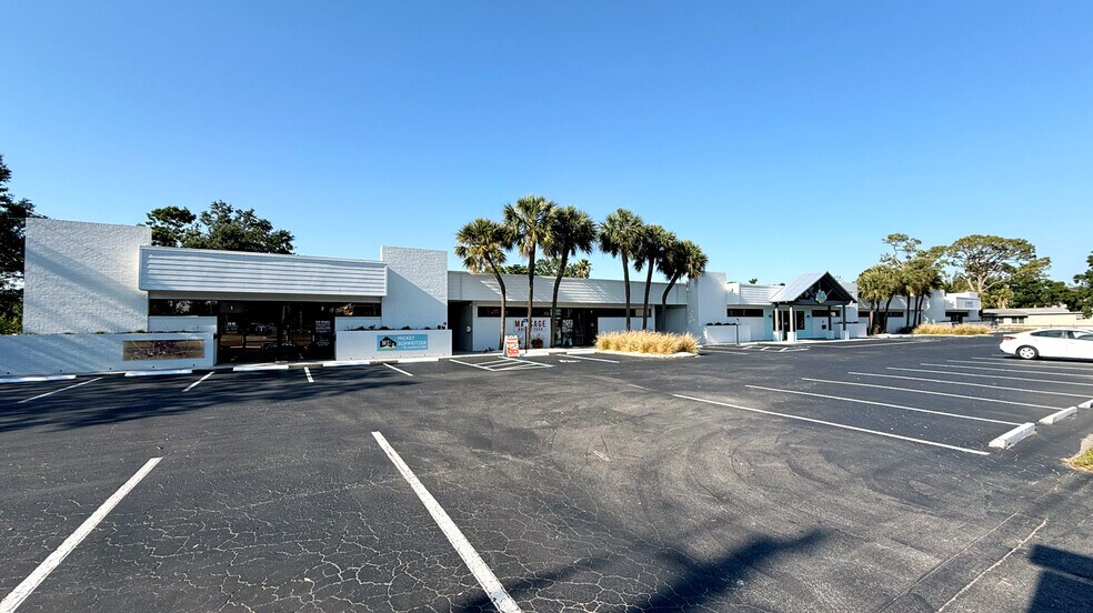 More Photos Of 3801 Bee Ridge Rd, Sarasota Storefront For Sale