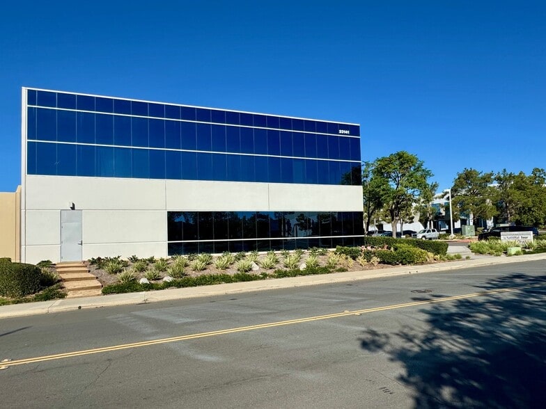 More Photos Of 23141 Arroyo Vista, Rancho Santa Margarita Warehouse For Lease