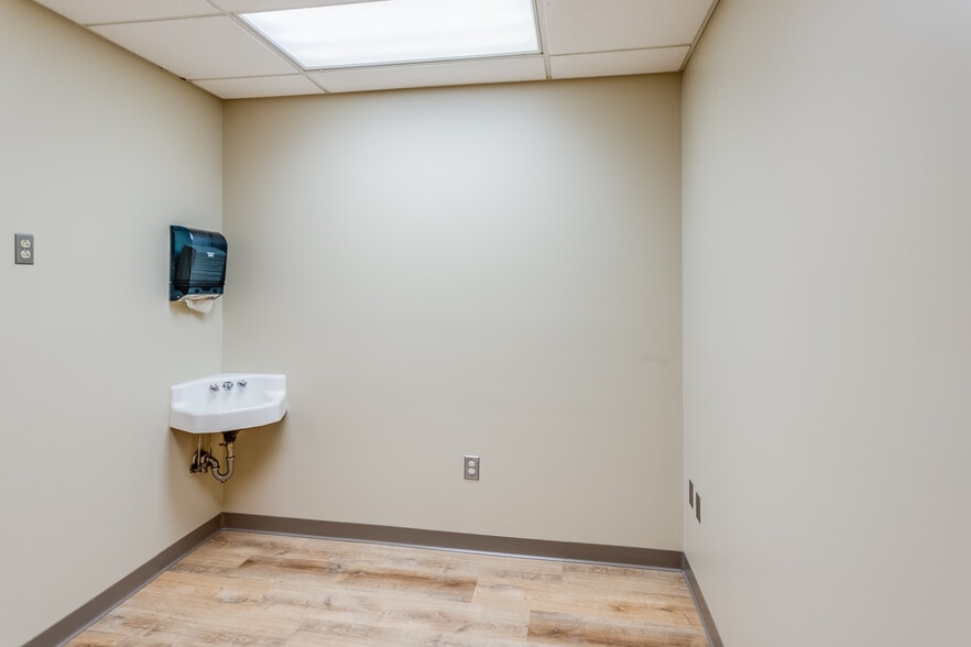 More Photos Of 138 N Main St, Canton Healthcare For Sale