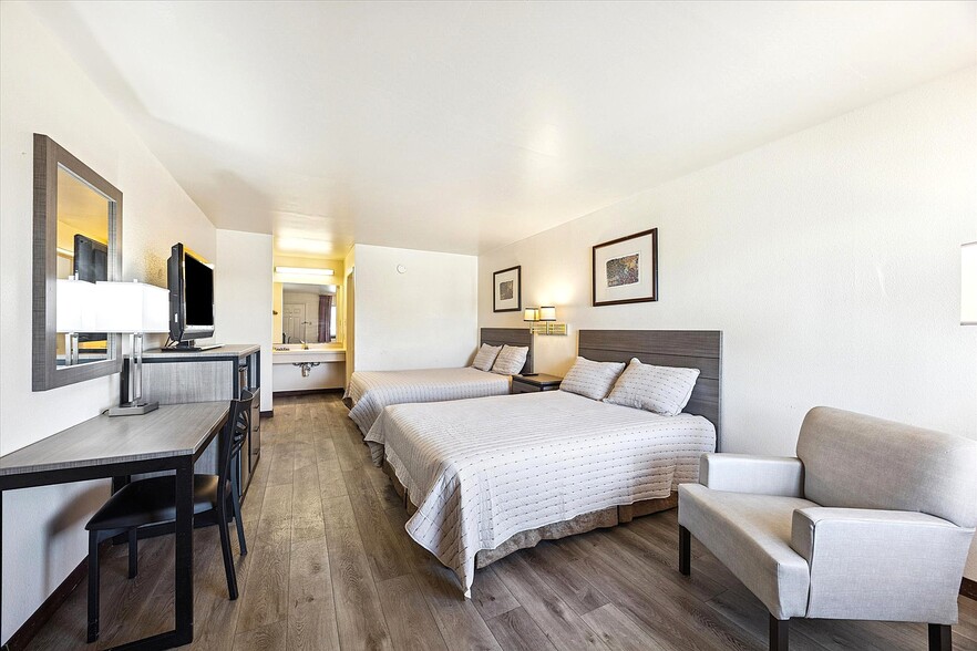 More Photos Of 2208 Highway 71 S, Columbus Hotel For Sale