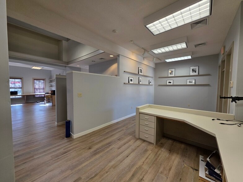 More Photos Of 14 Westbury Park, Bluffton Office For Sale