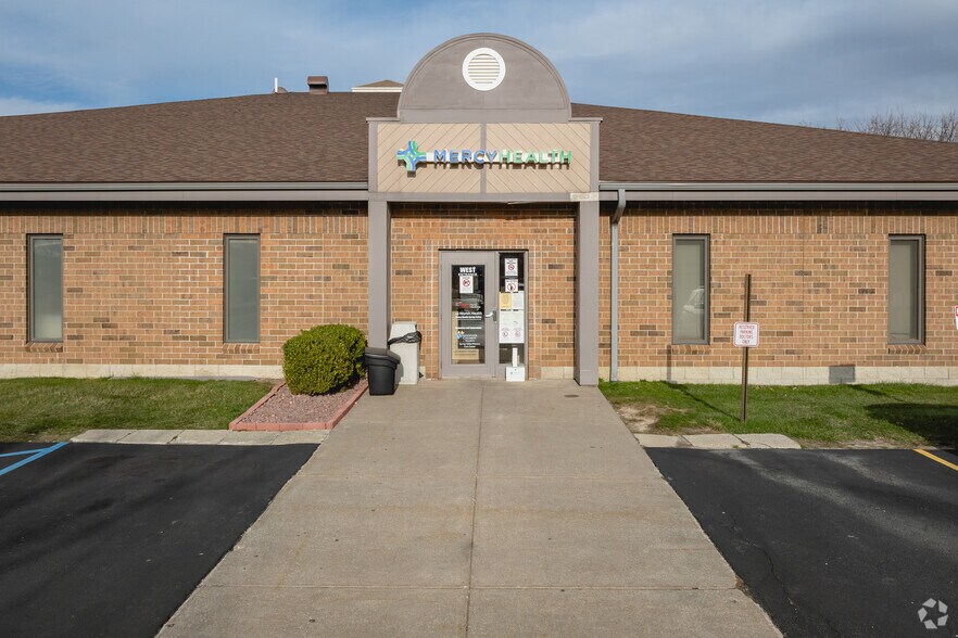 More Photos Of 6839-6855 Spring Valley Dr, Holland Medical For Lease