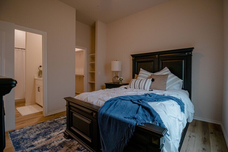 More Photos Of 20048 County Road 4118 Rd, Lindale Apartments For Sale