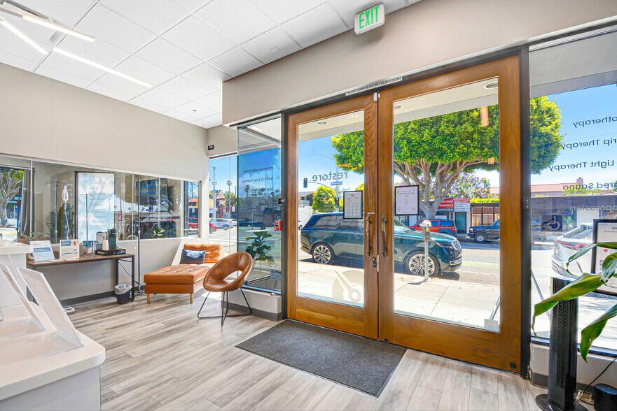 More Photos Of 1031-1033 Montana Ave, Santa Monica Freestanding For Sale