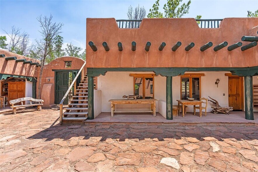 More Photos Of 18 Destierro Trail, Santa Fe Lodge Meeting Hall For Sale