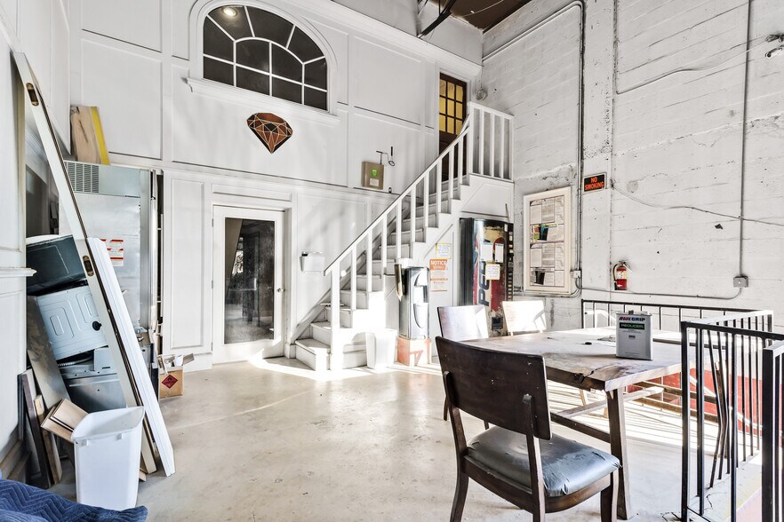 More Photos Of 1051 E 24th St, Hialeah Warehouse For Sale