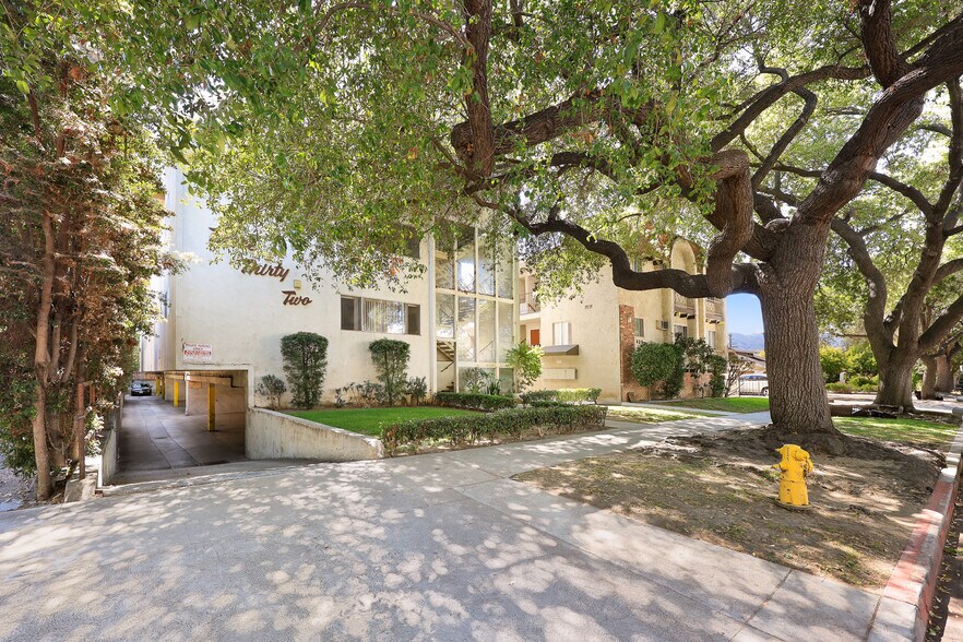 More Photos Of 332 Riverdale Dr, Glendale Apartments For Sale