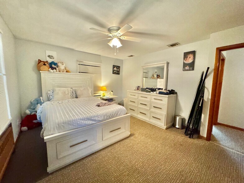 More Photos Of 329 Deer Park Rd, Dix Hills General Retail For Sale