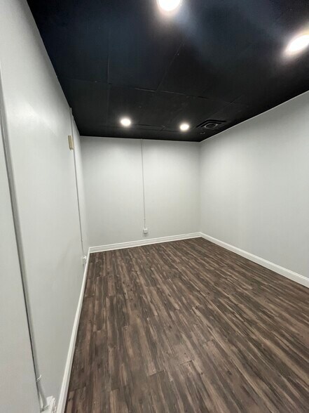 More Photos Of 7216 N Keystone Ave, Indianapolis Unknown For Lease