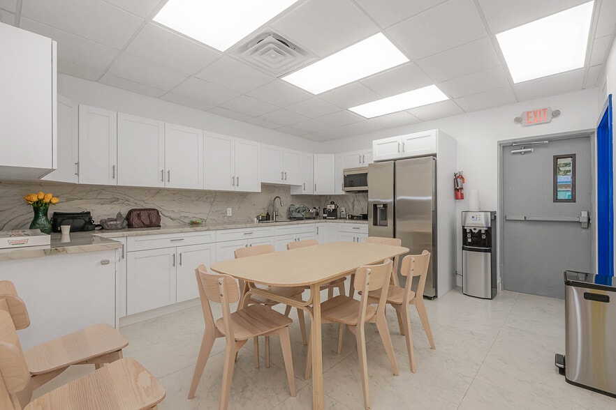 More Photos Of 1976-1992 E 4th Ave, Hialeah Storefront For Sale