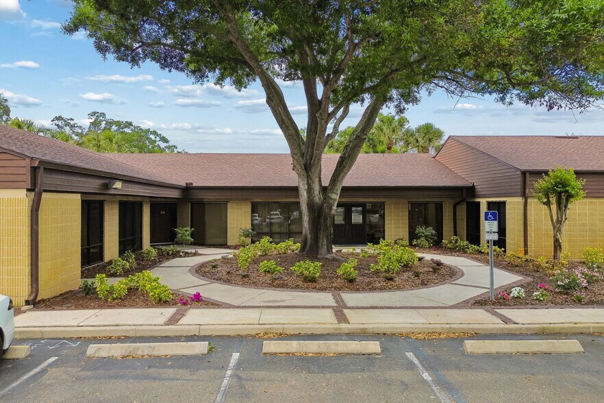 More Photos Of 611 Druid Rd E, Clearwater Medical For Sale