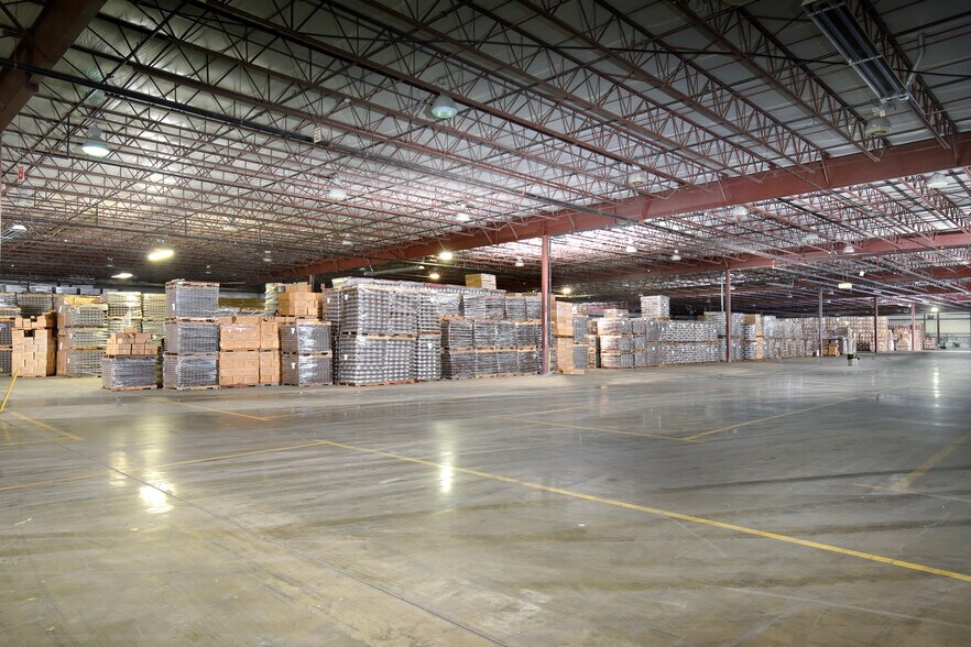 More Photos Of 2530 Thomas Ave, Jeannette Warehouse For Lease