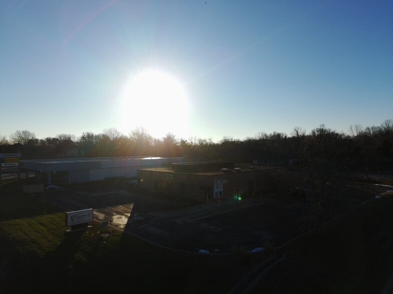 More Photos Of 17811 E 40 Hwy, Independence Office For Sale