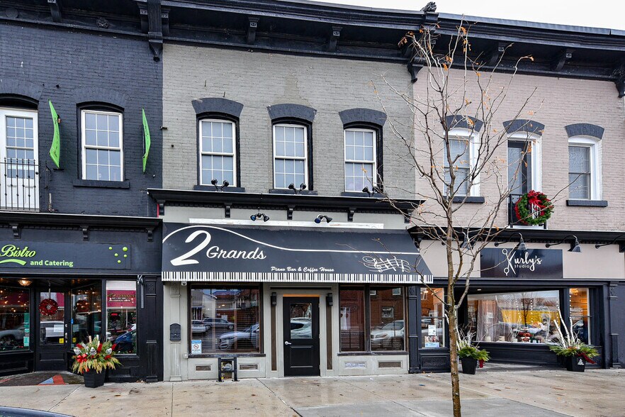 More Photos Of 26 Elgin St W, Arnprior Storefront Retail Residential For Sale