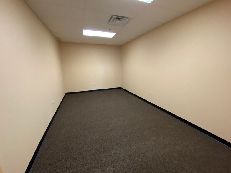 More Photos Of 3250 Robertson Rd, Tyler Office For Lease