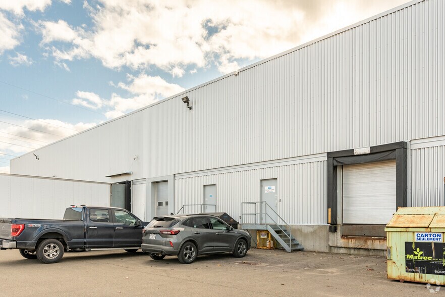 More Photos Of 185 Rue Fortin, Québec Distribution For Lease