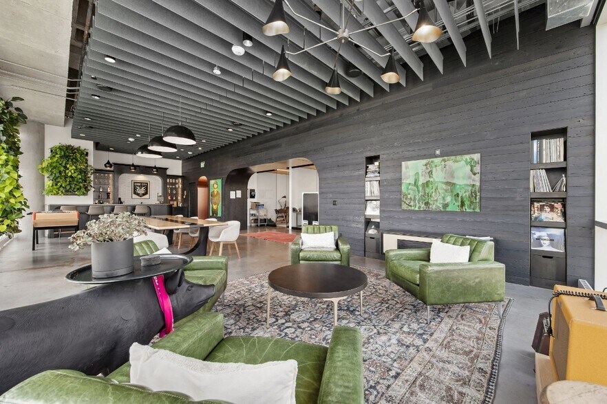 More Photos Of 404 E College St, Iowa City Hotel For Sale