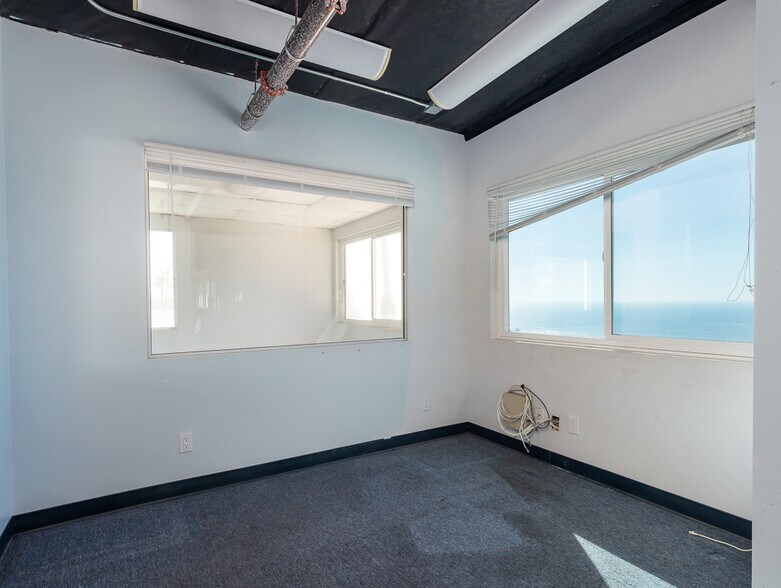 More Photos Of 4005 Highland Ave, Manhattan Beach Storefront Retail Office For Lease
