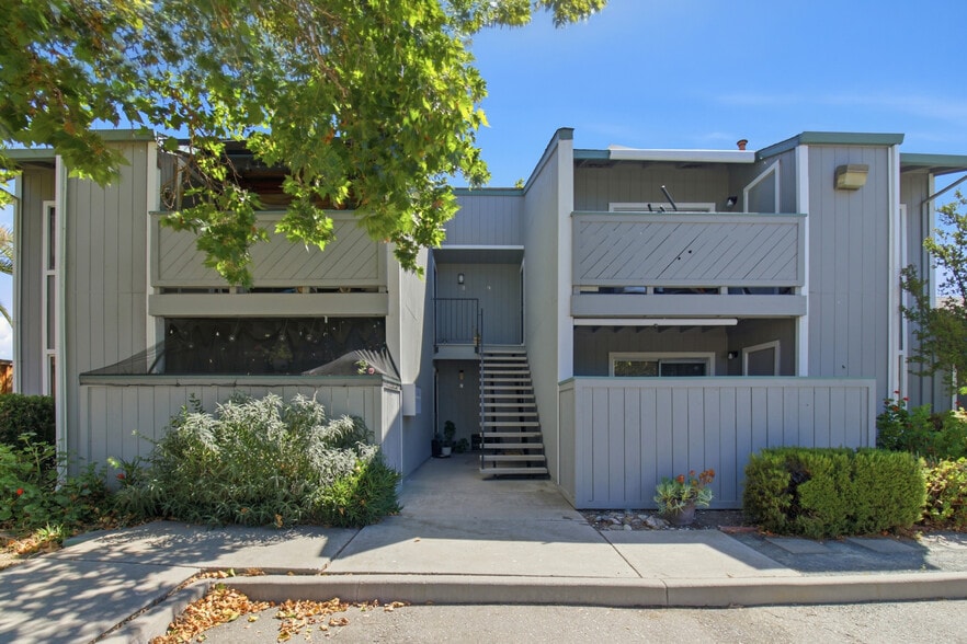 More Photos Of 3530 Silver Oaks Way, Livermore Apartments For Sale