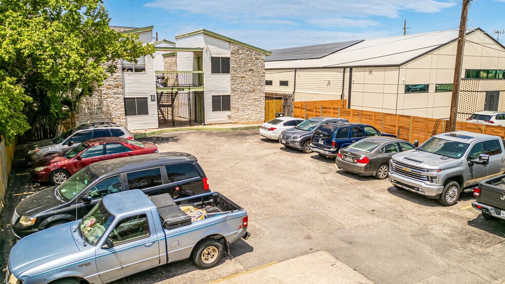 More Photos Of 4314 Gillis St, Austin Apartments For Sale
