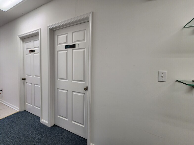 More Photos Of 722 Grant St, Herndon Medical For Sale