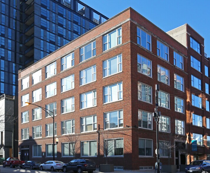 More Photos Of 401 W Superior St, Chicago Office For Lease