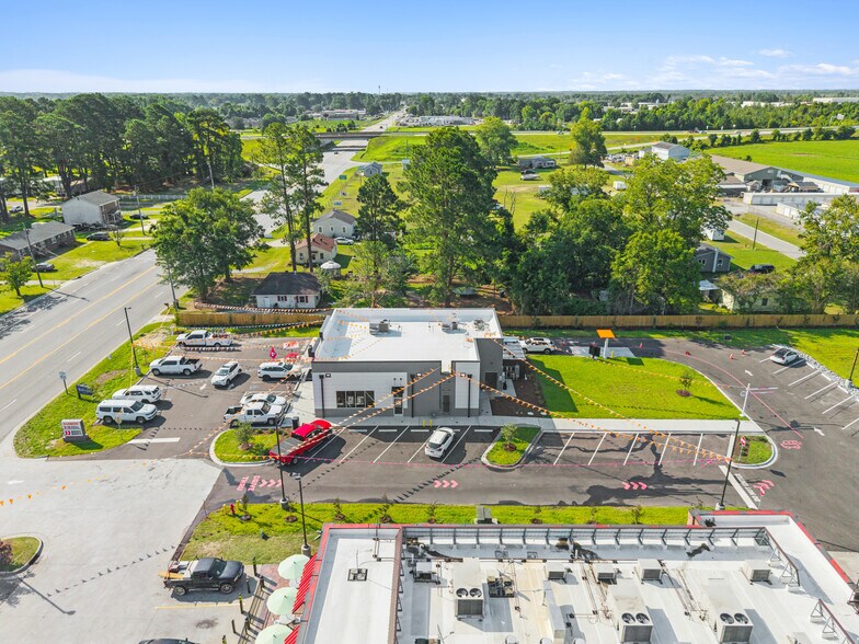 More Photos Of 1689 W 5th St, Washington General Retail For Sale