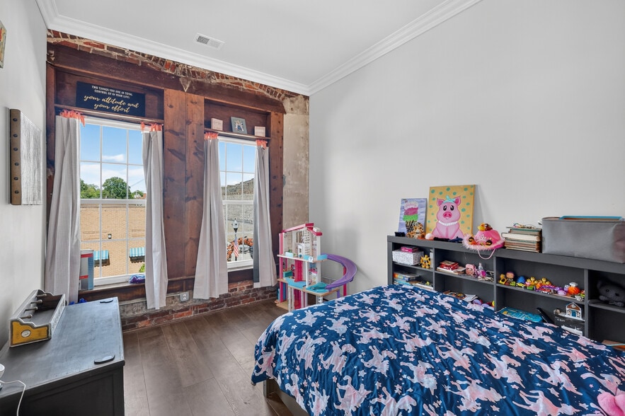 More Photos Of 109 S Raiford St, Selma Storefront For Sale