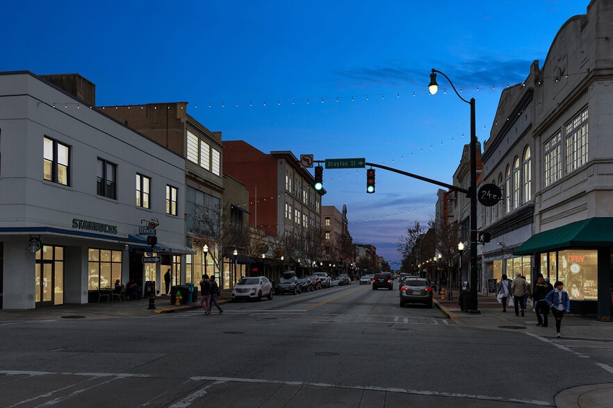 More Photos Of 24 E Broughton St, Savannah Storefront Retail Office For Lease