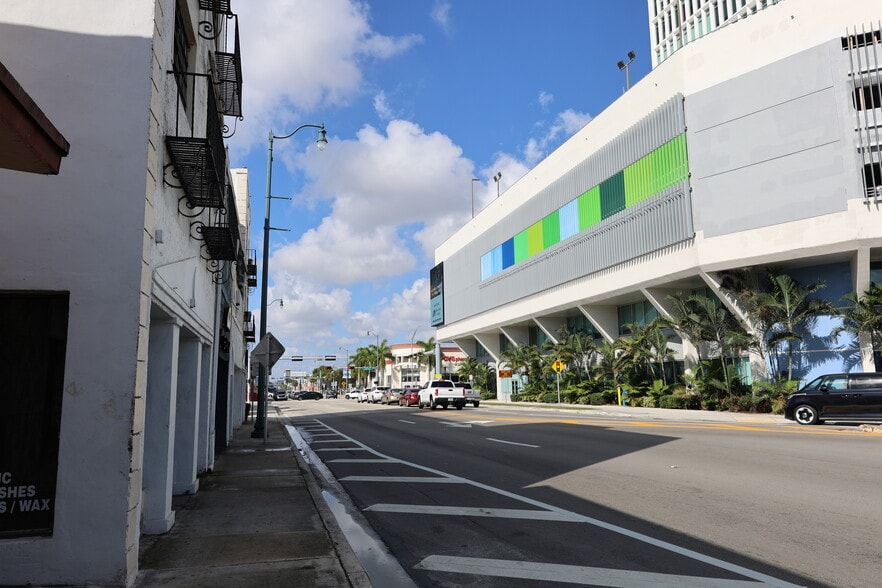 More Photos Of 2606 SW 8th St, Miami Storefront For Lease