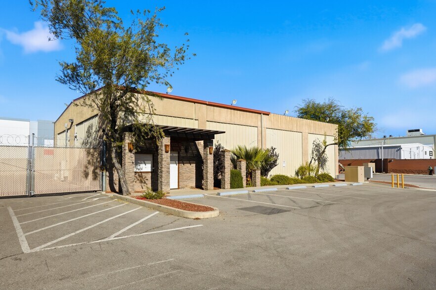 More Photos Of 1280 Rockpebble Ave, North Las Vegas Light Manufacturing For Lease