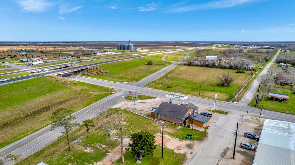 More Photos Of 1100 W US Highway 59 Feeder, Ganado Convenience Store For Sale