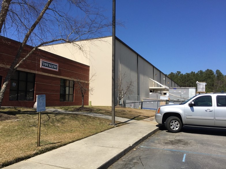 More Photos Of 230 Business Park Blvd, Columbia Distribution For Lease