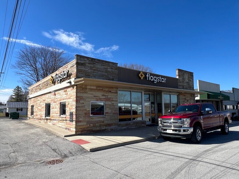More Photos Of 14816 1st St, Hoagland Bank For Sale