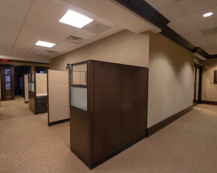 More Photos Of 1600 W Bloomfield Rd, Bloomington Medical For Lease