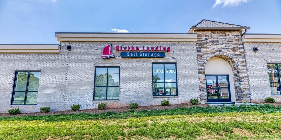 More Photos Of 14936 Brown Mill Rd, Huntersville Self Storage For Lease