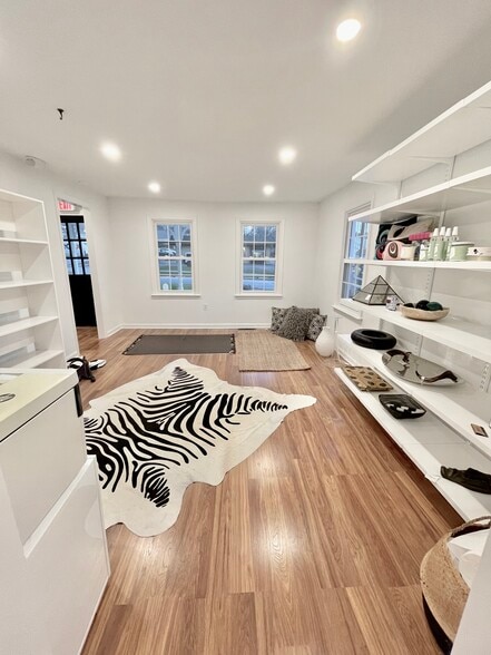 More Photos Of 1064 North St, Greenwich General Retail For Lease