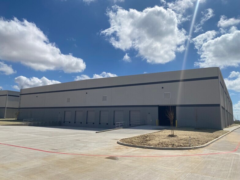 More Photos Of 2574 Discovery Hills Pky, Brookshire Industrial For Sale