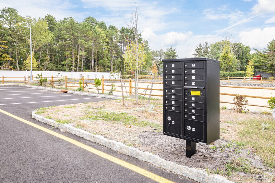 More Photos Of 310 Route 9, Waretown Flex For Lease